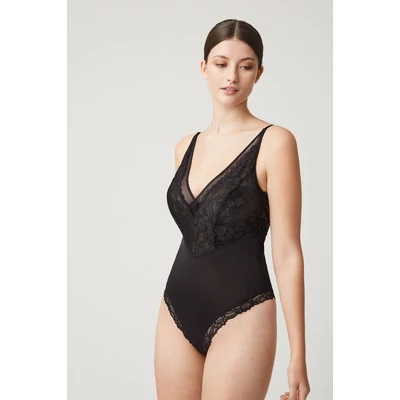 Ysabel Mora merevítő nélküli body