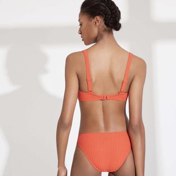 Ysabel Mora narancs topos bikini
