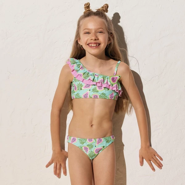Ysabel Mora Fruity kislány bikini
