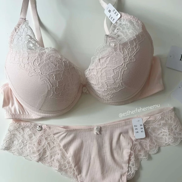 Lisca Cheek Delightful push up melltartó